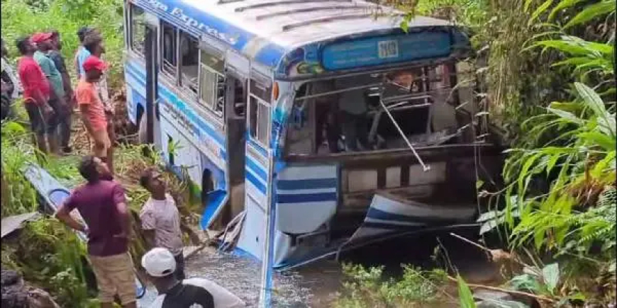 ஹட்டன்-டிக்கோயா பேருந்து விபத்து: 22 பேர் காயம், ஒருவர் உயிரிழப்பு – ஓட்டுநர் கட்டுப்பாட்டிழப்பே காரணம்